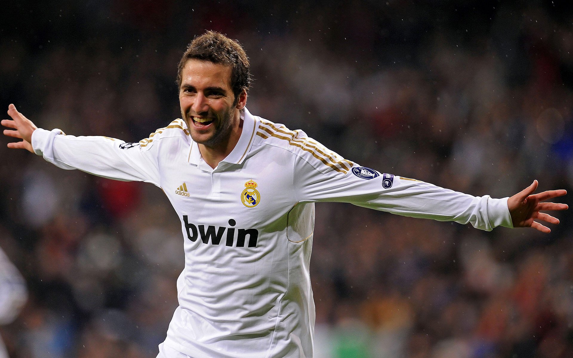 《电竞职业选手的成长秘籍：从菜鸟到大神的蜕变》，电竞职业选手生活日常